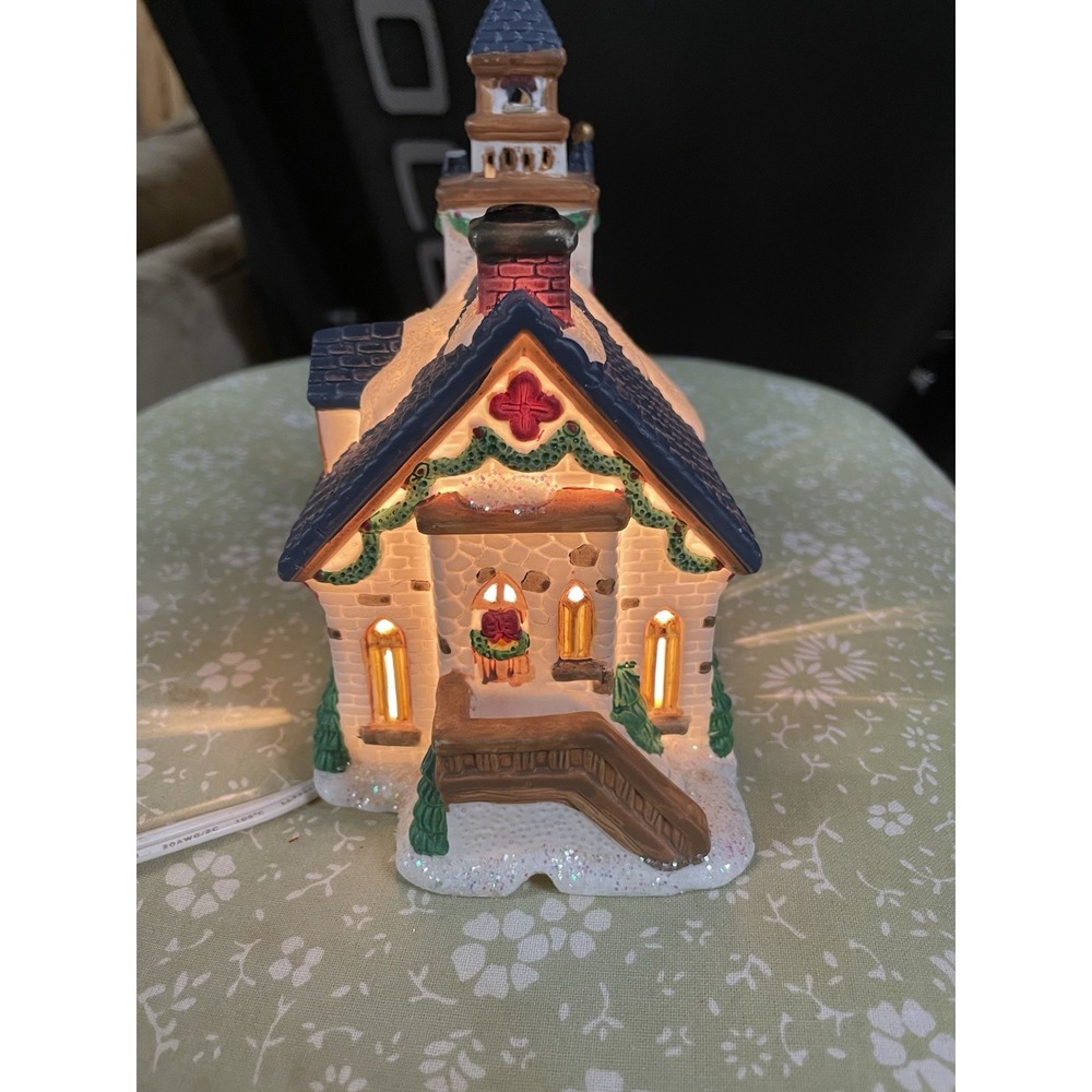 VINTAGE 2000 TRIM A HOME BAYBERRY VILLAGE Lighted Porcelain Church Light Up